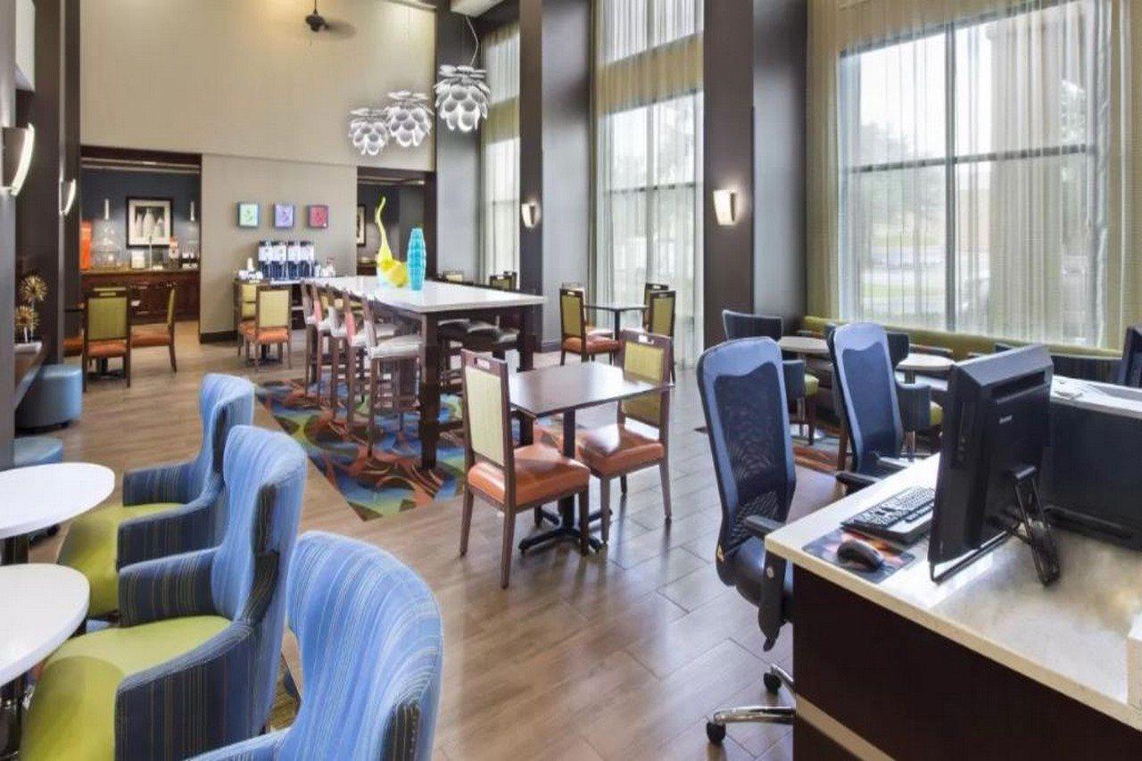 Hampton Inn & Suites Pensacola I-10 N At University Town Plaza Exterior photo