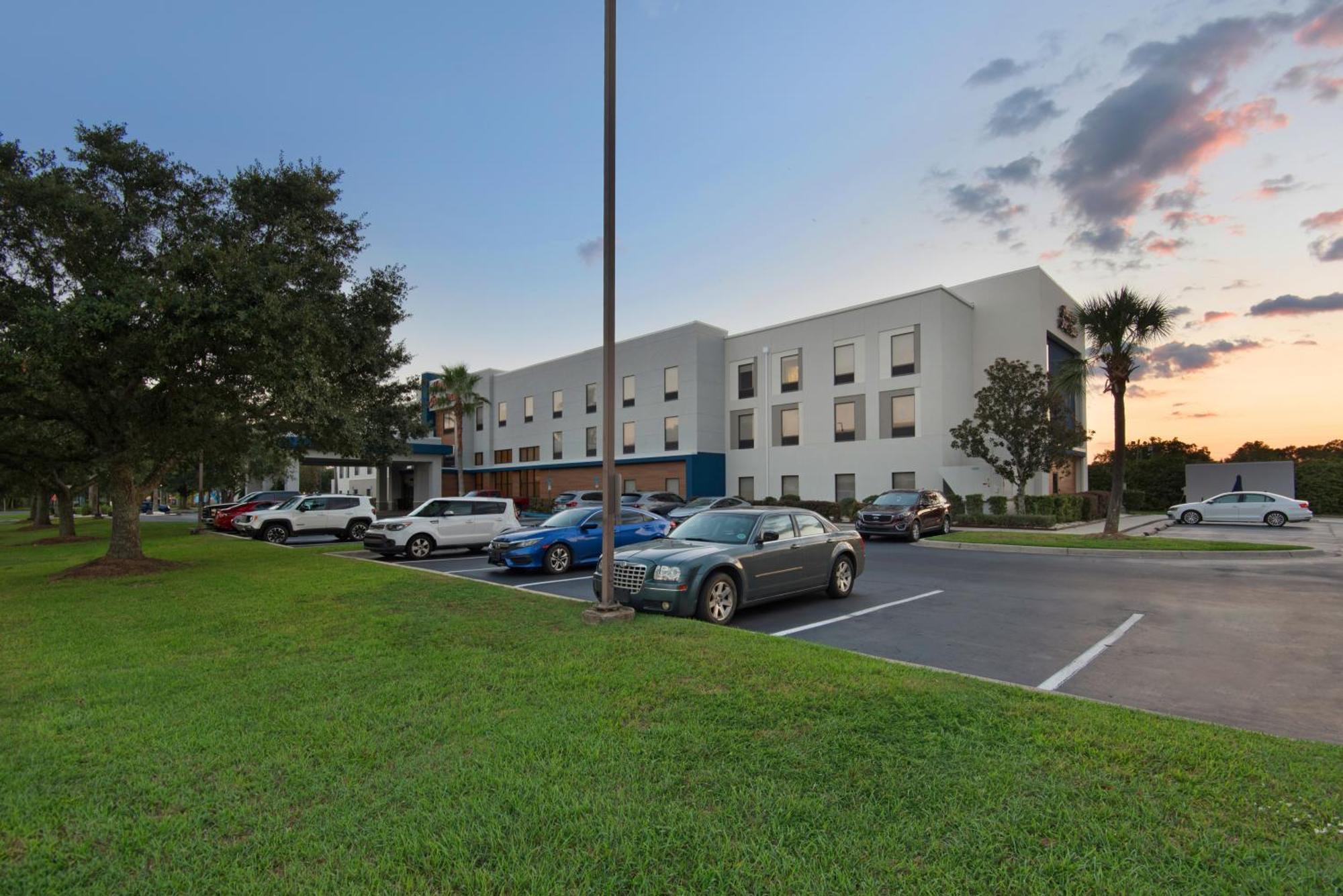 Hampton Inn & Suites Pensacola I-10 N At University Town Plaza Exterior photo