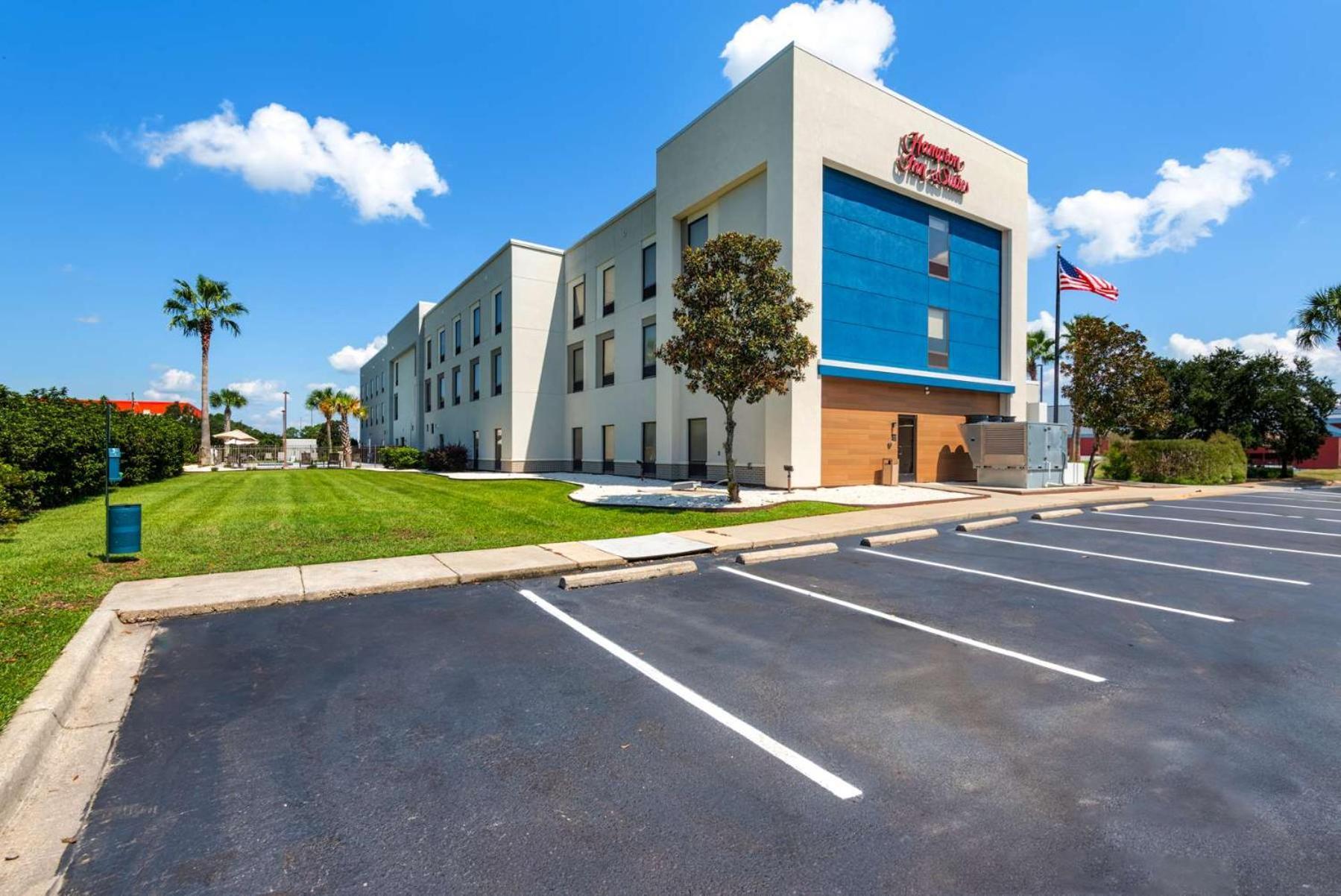 Hampton Inn & Suites Pensacola I-10 N At University Town Plaza Exterior photo