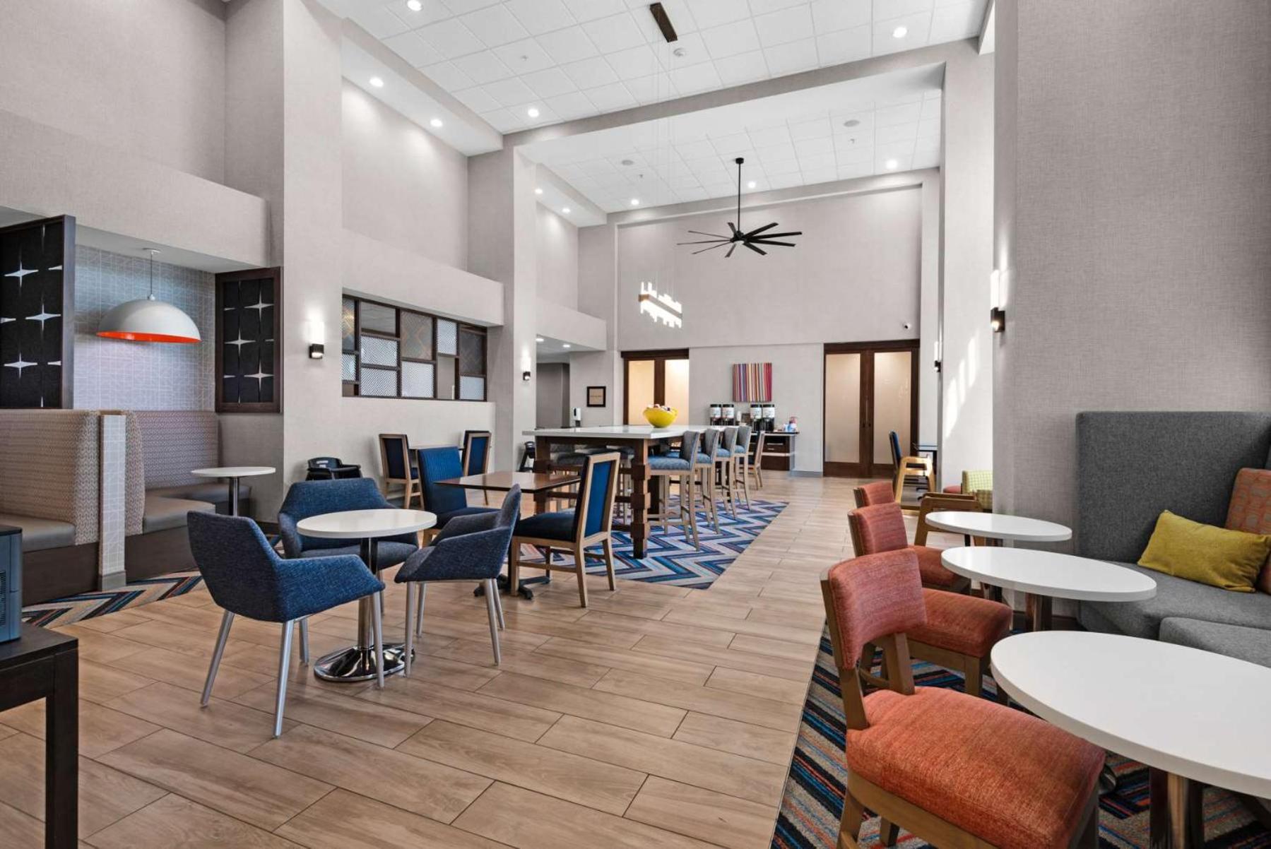 Hampton Inn & Suites Pensacola I-10 N At University Town Plaza Exterior photo