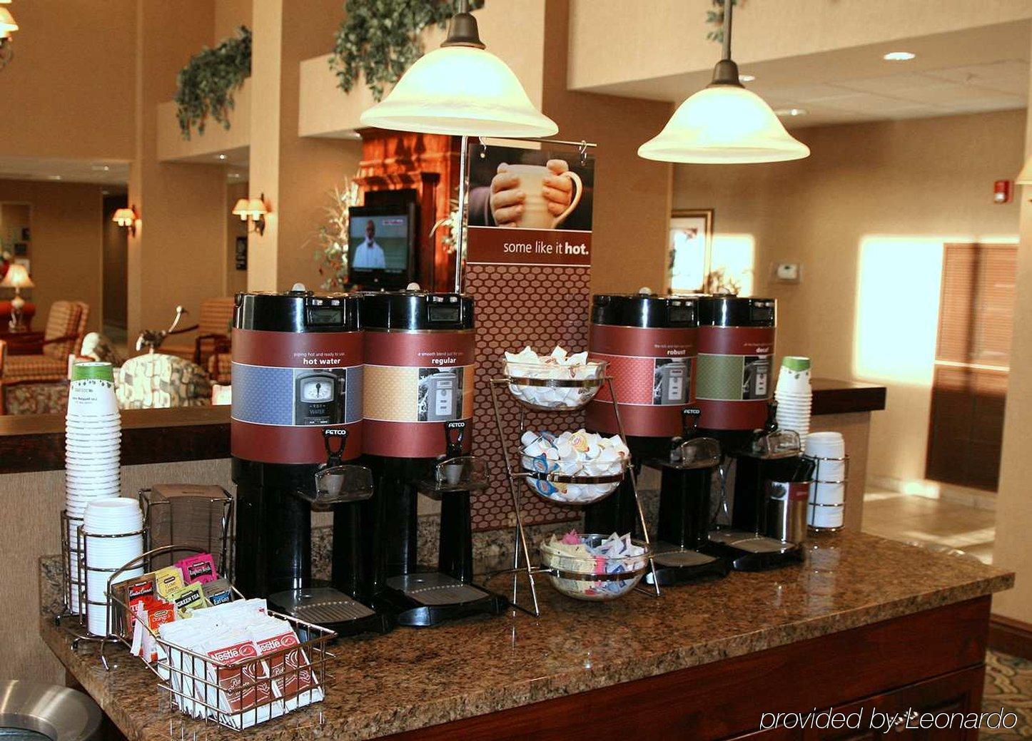 Hampton Inn & Suites Pensacola I-10 N At University Town Plaza Restaurant photo